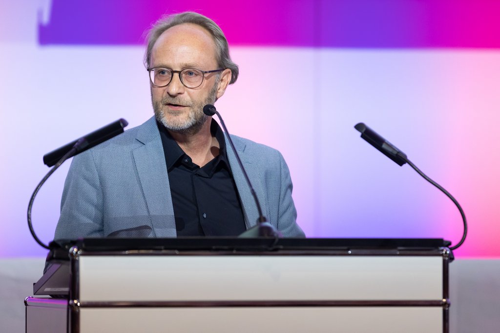 Wirtschaft und Demokratie - In schwindelerregender Gesellschaft